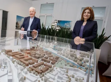 Günter Papenburg und enercity-CEO Dr. Susanna Zapreva unterzeichneten am 10. Dezember 2020 den Wärmelieferungs- und Kooperationsvertrag zur Wasserstadt Limmer