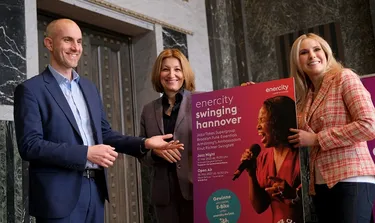 Fototermin von Oberbürgermeister Belit Onay, Vorstandsvorsitzender enercity Dr. Susanna Zapreva und Vorsitzender Jazz Club Hannover Dr. Vanessa Erstmann anlässlich der Programmvorstellung am 21. März