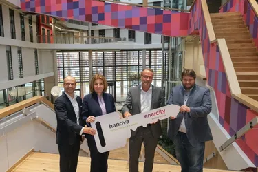 hanova-Geschäftsführer Karsten Klaus, enercity-CEO Dr. Susanna Zapreva, enercity-Vorstand Dirk Schulte und Lars Kelich (Aufsichtsratsvorsitzender hanova und Aufsichtratsmitglied enercity)