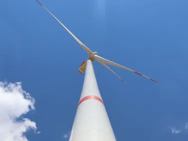 Eine der Windkraftanlagen aus dem Windpark Jeetze II
