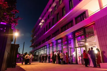 Außenbereich der enercity Konzernzentrale während der Eröffnungsfeier