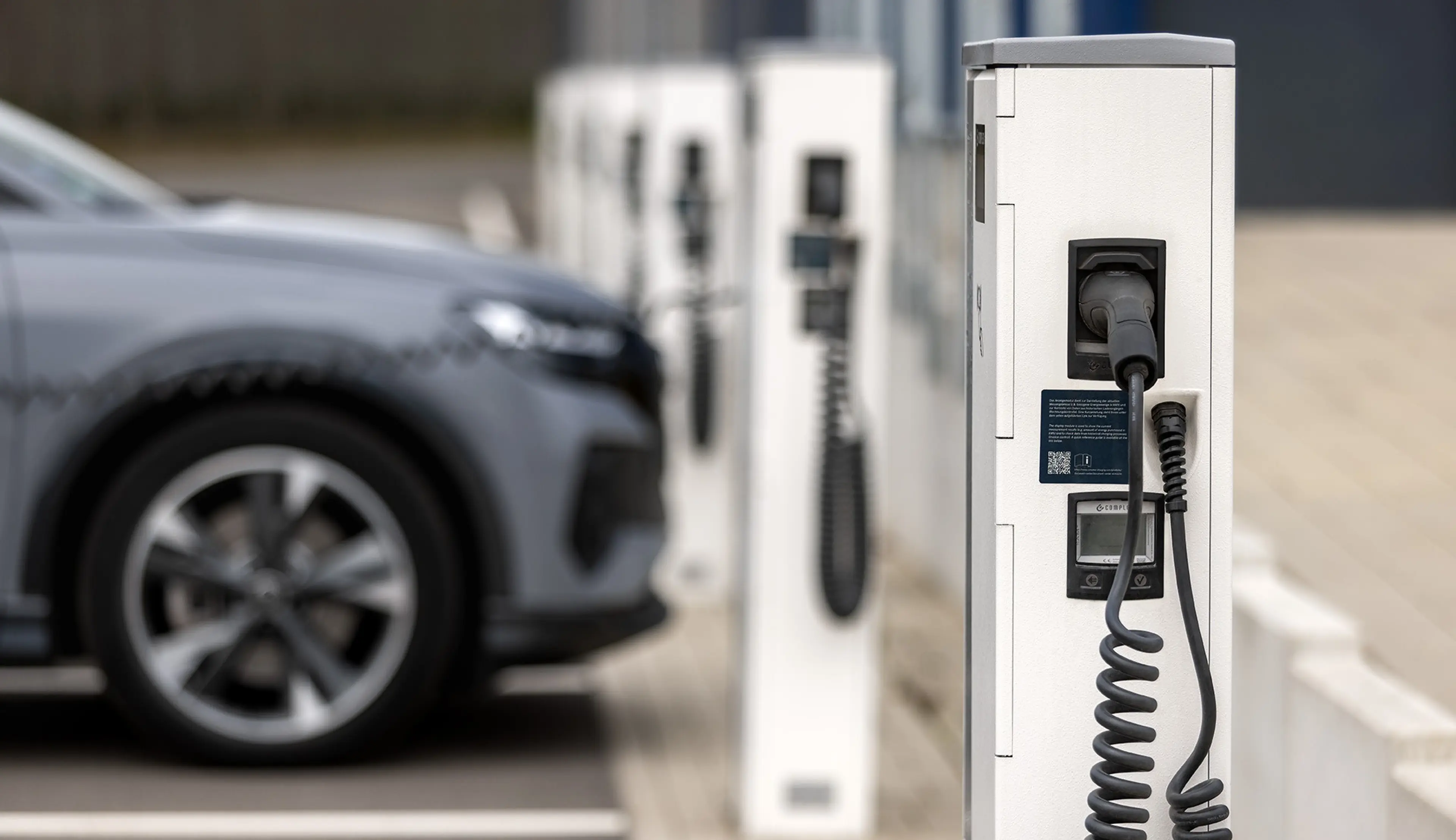 Ladesäulen mit Auto Ladesäulen mit Auto