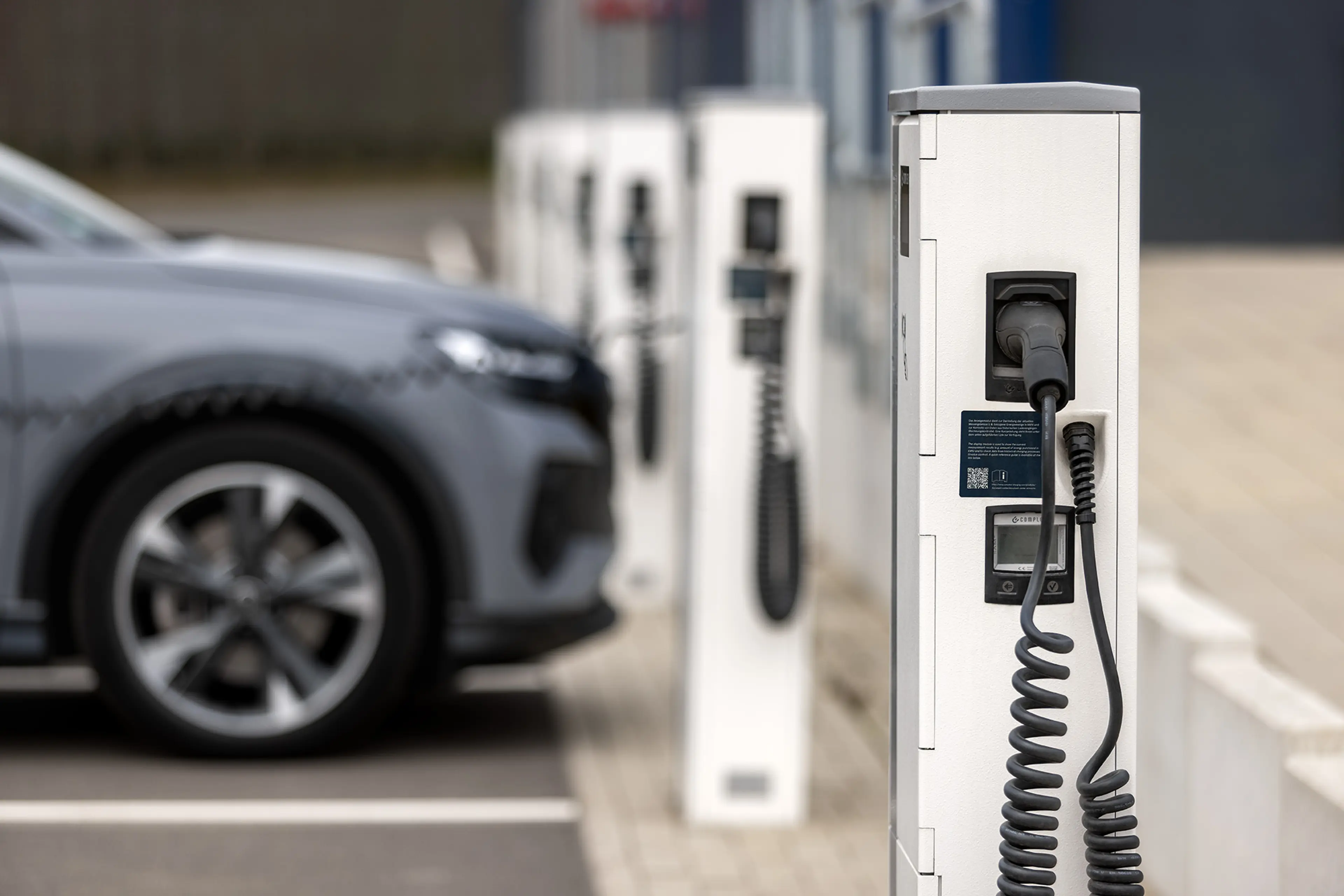 Ladesäulen mit Auto Ladesäulen mit Auto