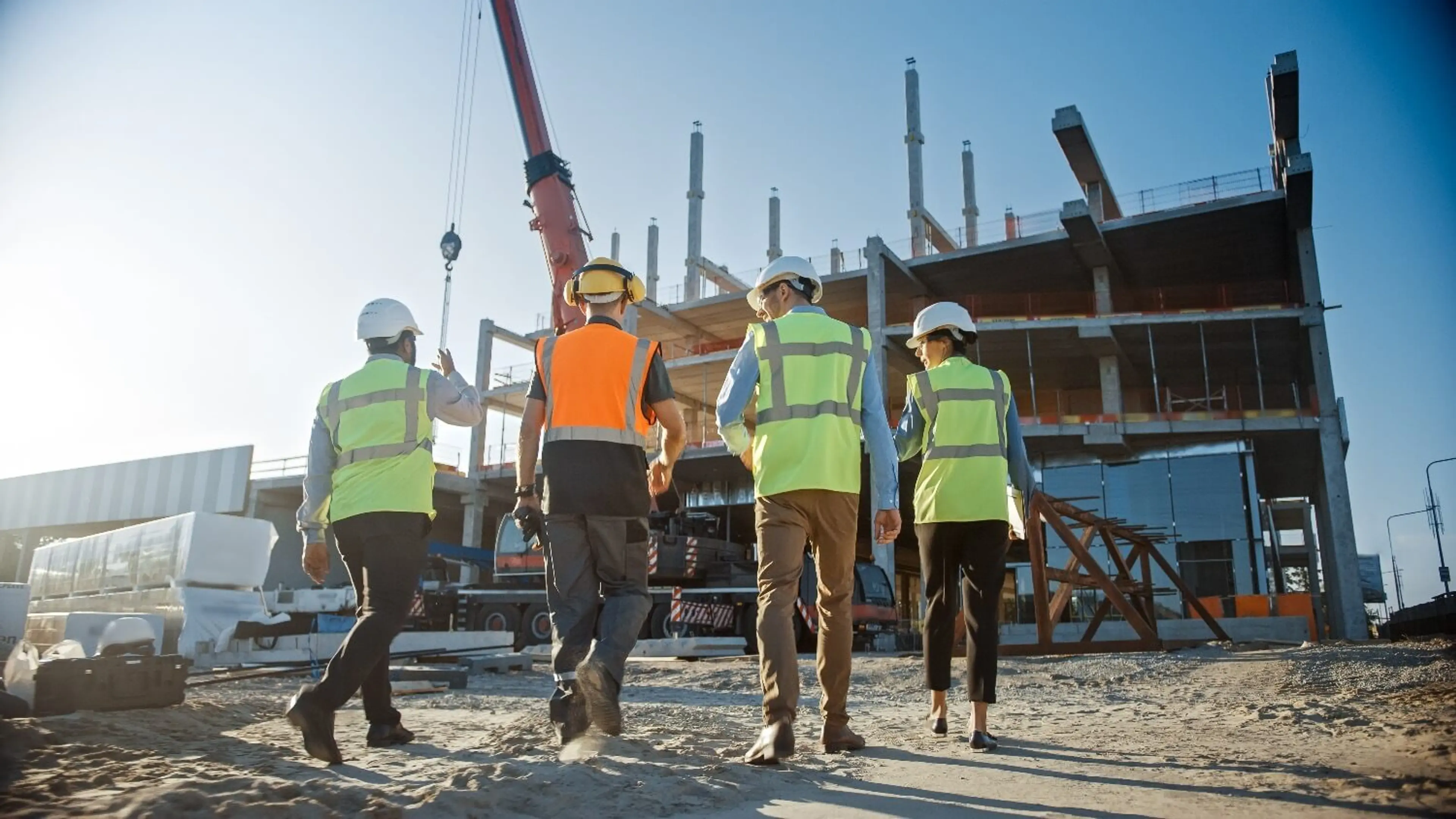 Objektanschluss mit enercity 4 Männer auf einer Baustelle