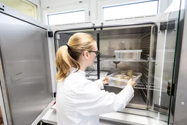 Saskia Brandt im Wasserlabor 