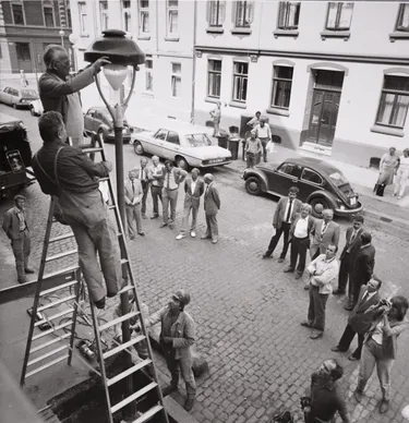 Die letzte Gaslaterne wird 1983 in der Nedderfeldstraße abgebaut.
