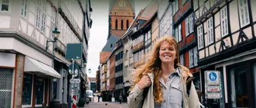 Frau im Stadtzentrum von Hannover