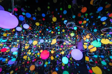 Infinity Room in der Ausstellung "Love you for infinity" des Sprengel Museums Hannover