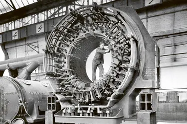 Herr-der-Maschinen_Vergessene-Berufe_GettyImages-542383375 [de]_1784B04D5DF_484791;4