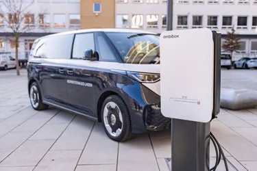 Volkswagen ID. Buzz vor der Konzernzentrale von enercity