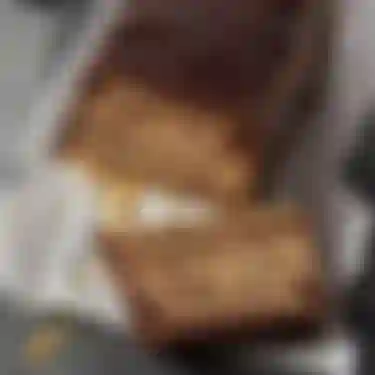 Dieses Bild zeigt die Süßspeise "Kalter Hund", die auch weitere Namen trägt. Sie besteht aus Keksen, die mit Kakaocreme bestrichen und geschichtet werden.