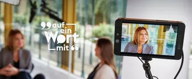 Das Bild zeigt enercity-Vorstandsvorsitzende Dr. Susanna Zapreva im Bildschirm einer Kamera. Rechts im Bild ist der Schriftzug "auf ein Wort mit" zu sehen.