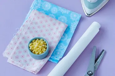 Die benötigten Materialien für die DIY Bienenwachstücher zum Selbermachen.