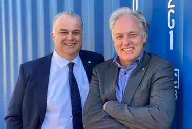 Dieses Bild zeigt die beiden Geschäftsführer der Firma Dr. Becher GmbH, Tom Meniga und Jan Prass.