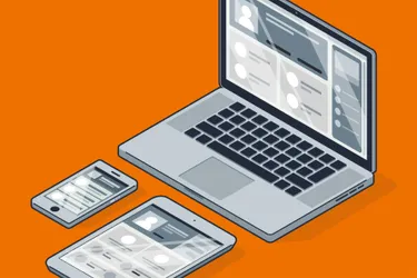 Im Home Office kann Strom gespart werden, indem Arbeiten auf einem Tablet oder Smartphone erledigt werden, wenn keine Maus benötigt wird. Das Bild zeigt einen Laptop, ein Tablet und ein Smartphone.