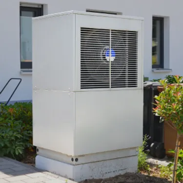 Die Wärmepumpe ist eine der umweltschonendsten derzeit verfügbaren Heizsysteme. Das Bild zeigt eine solche Wärmepumpe.