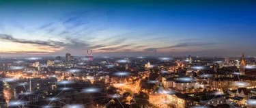 Das Bild zeigt eine Stadt.