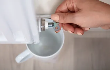 Heizkörper wird entlüftet