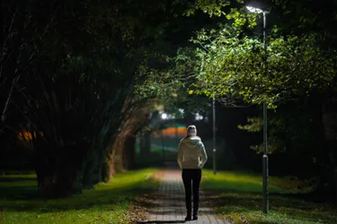 Fußgänger Smarte Straßenlaternen