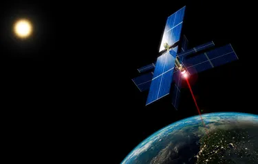 Im Weltall gesammelte Sonnenenergie wird in einem Laser gebündelt und zur Erde transportiert.
