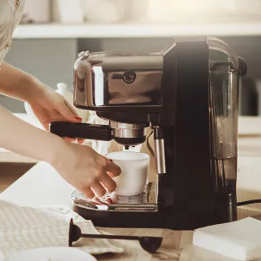 Küchen- und Haushaltsgeräte verbrauchen einiges an Energie im Standby-Betrieb. Das Bild zeigt eine Espresso-Maschine.