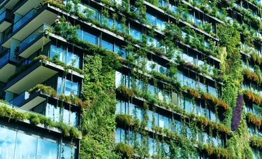 hausfassade-wohnung-kuehlen-shutterstock_412333285