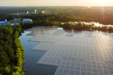 Eine schwimmende PV-Anlage, auch Floating-PV genannt.