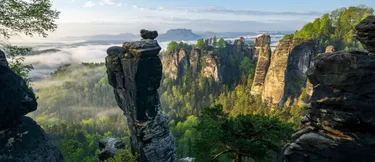 Die sächsische Schweiz als Klimaschützer: Das Bild zeigt die sächsische Schweiz mit den typischen Gansfelsen im Basteigebiet.