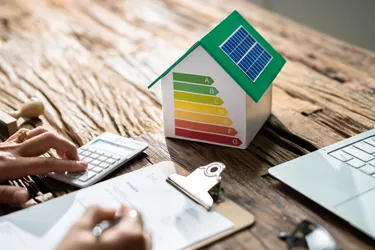 Geba╠êudesanierung_EU-Sanierungspflicht_GettyImages-1339597799