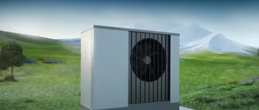 Wärmepume. Dieses Bild zeigt eine Wärmepumpe auf einer grünen Wiese. 