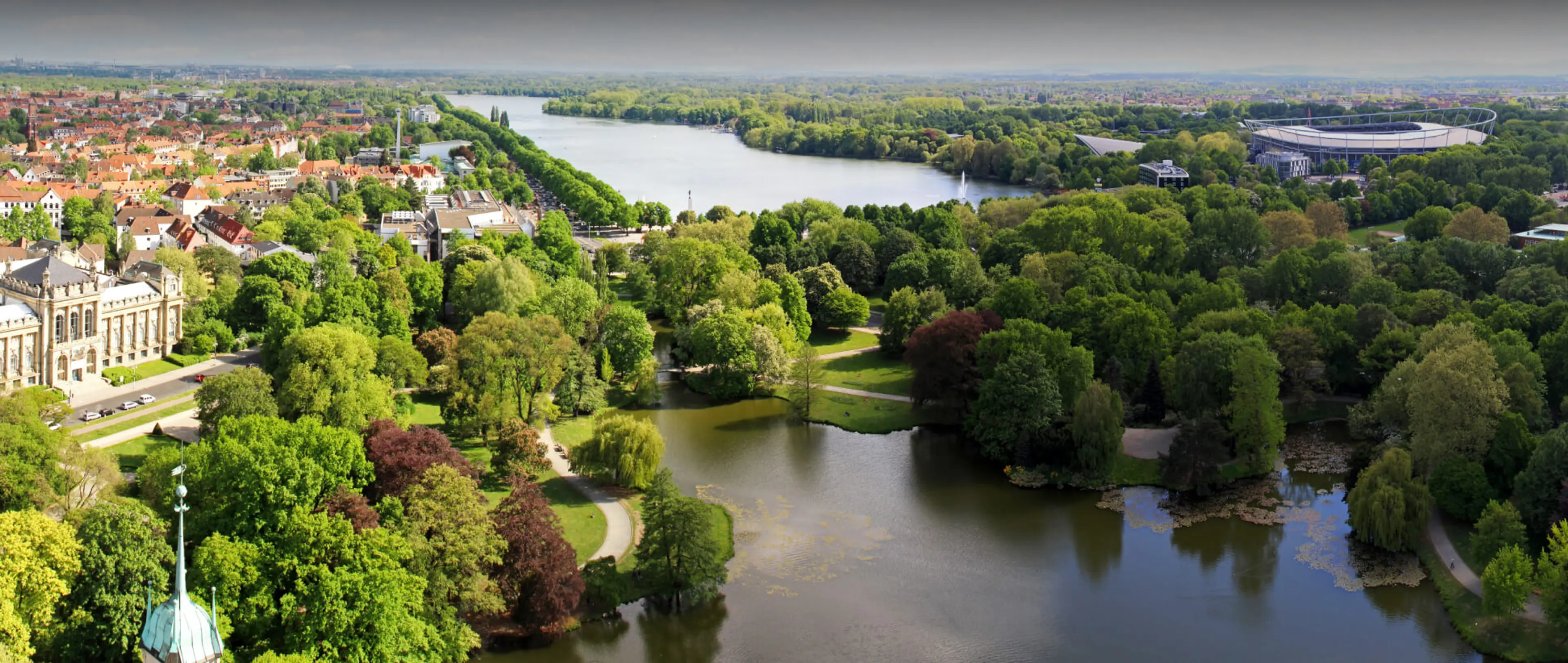 Ansicht von Hannover mit vielen grünen Bäumen