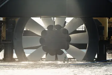 Gezeitenkraftwerke nutzen den Tidenhub des Meeres zur Stromerzeugung. Das Bild zeigt ein solches Gezeitenkraftwerk.