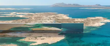 Rendering der linienförmigen und vollständig verspiegelten Stadt The Line in Saudi-Arabien