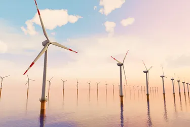 Windpark-offshore-ausbau-stromnetz-gettyimages-1402241735