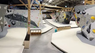 Moderne Kletterhalle Innenansicht